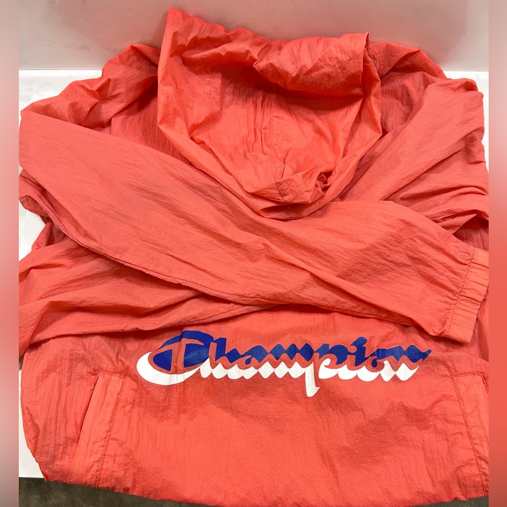 Windbreaker with multiple big pockets